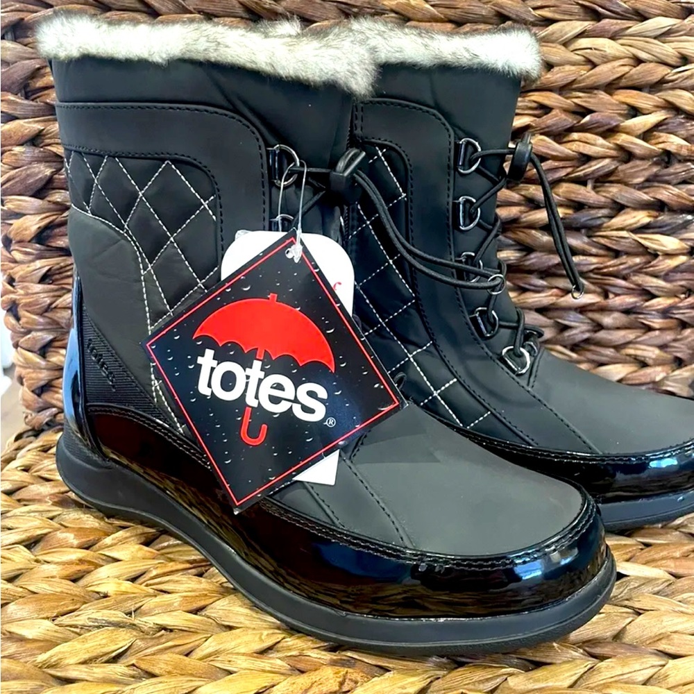 Women’s Totes Thermo Lite Boots Size 8. NWT